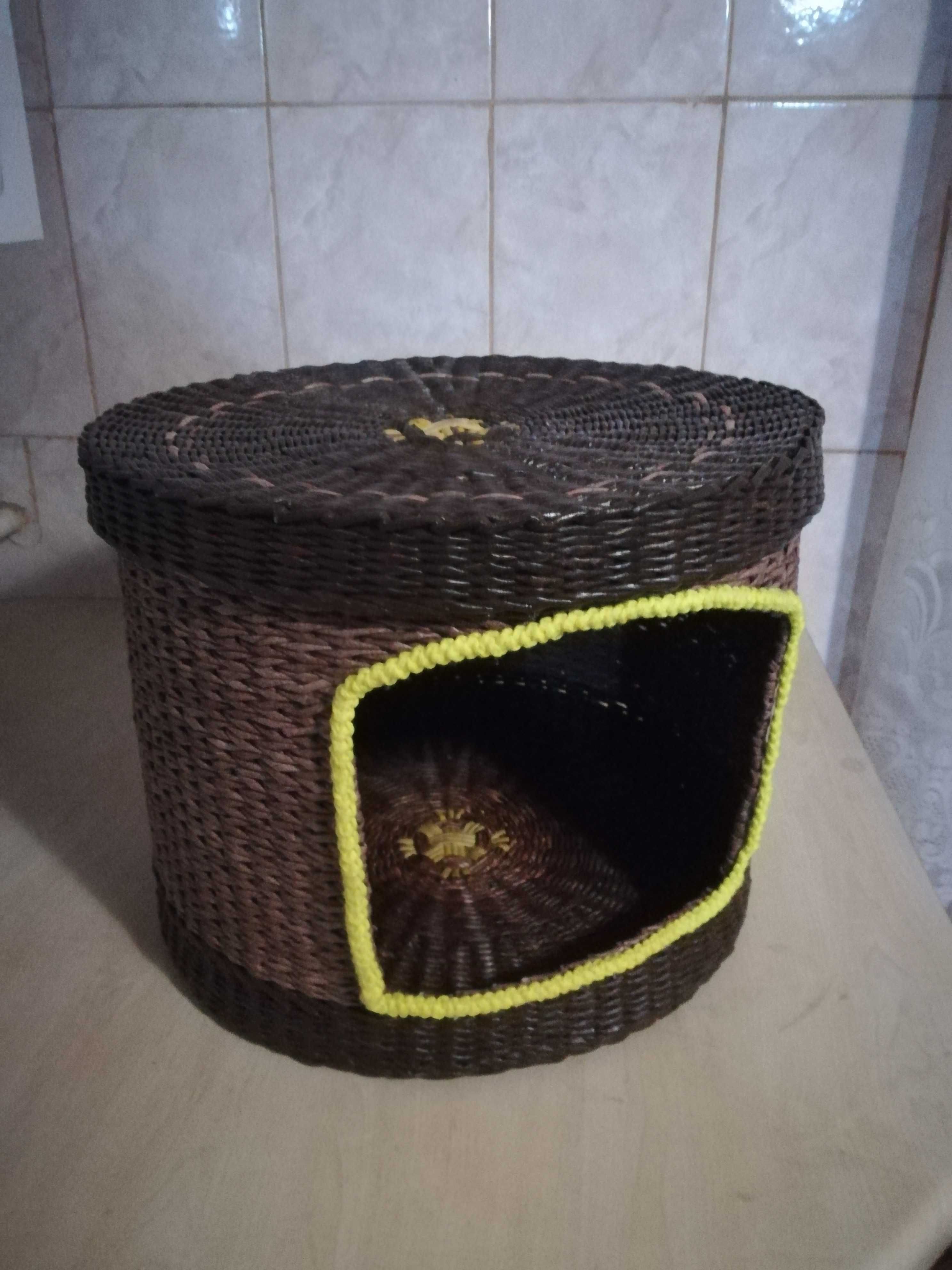 Домики, лежаки для котов