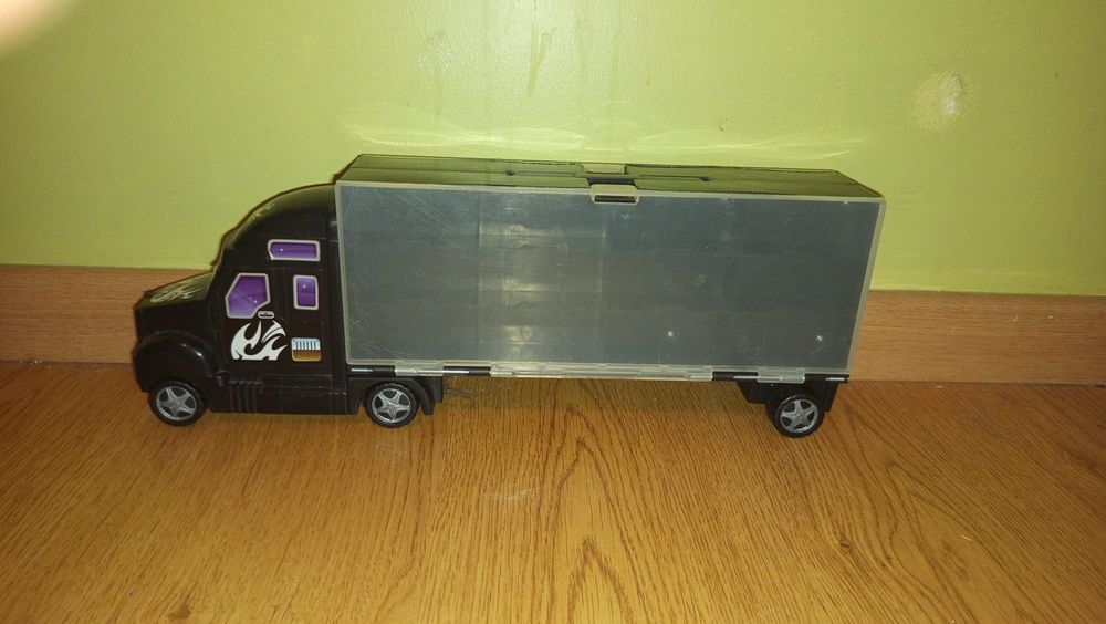 Camião porta-carros de brincar