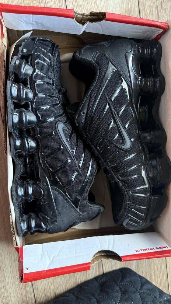 Nike shox czarne 39