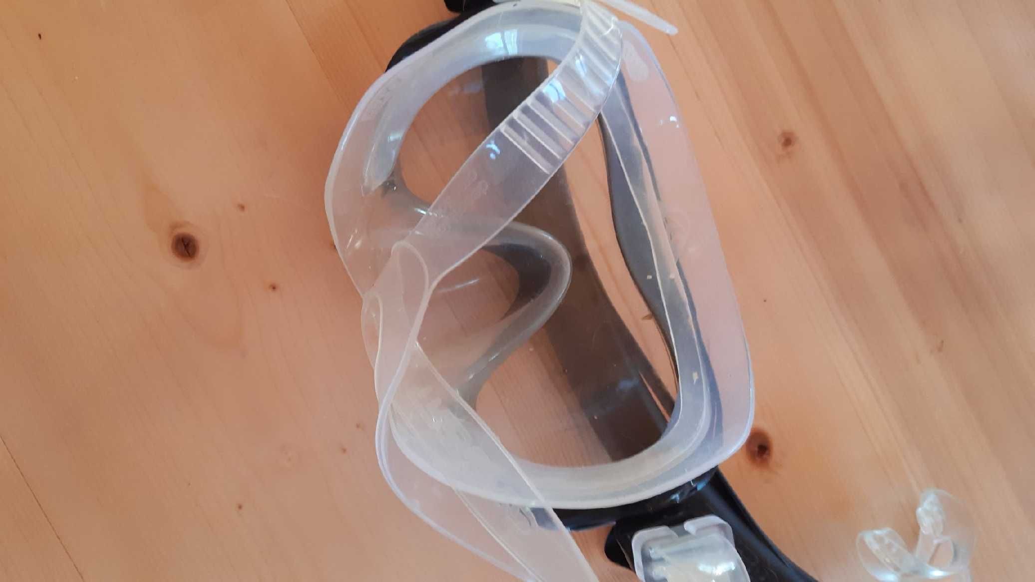 Duas máscaras de mergulho com tubos - triboard