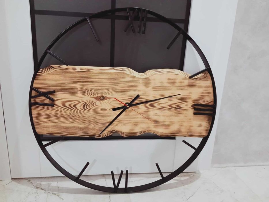 Nowoczesny zegar ścienny w stylu industrialnym