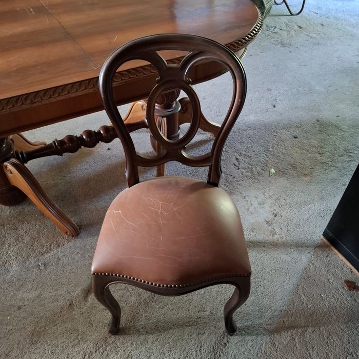 Mesa de jantar com oito cadeiras