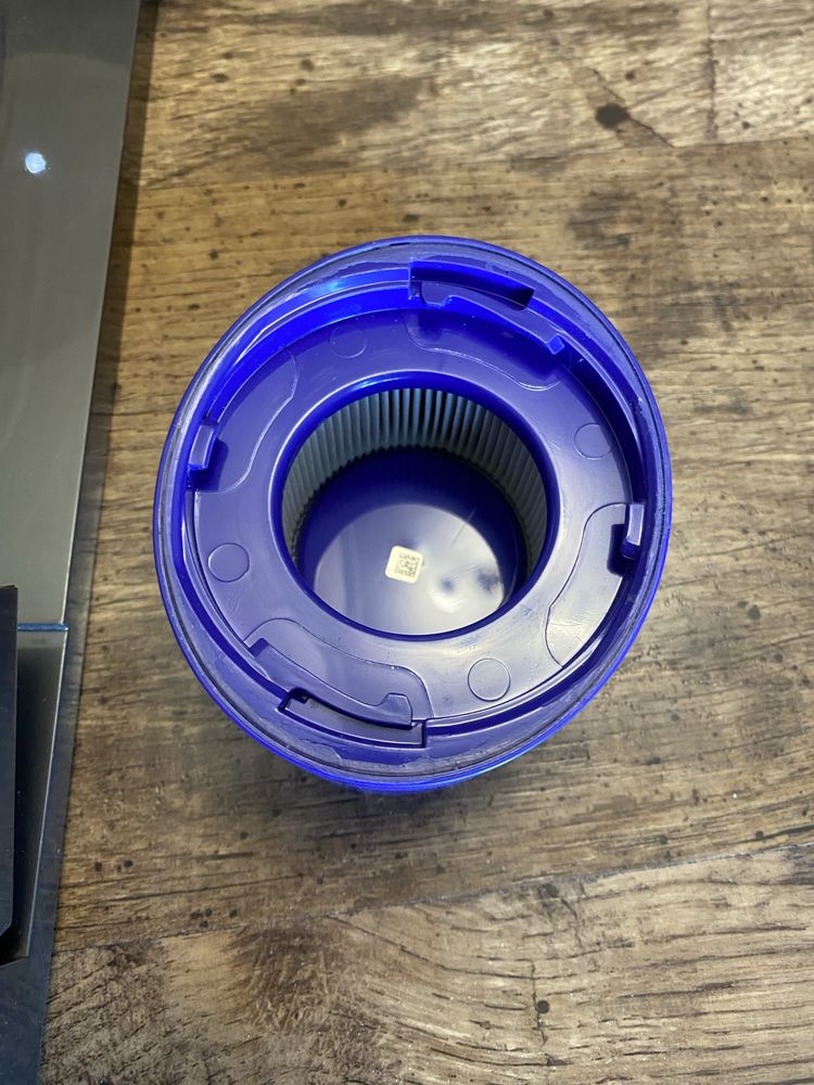 Аккумуляторный пылесос Dyson V8 total clean England