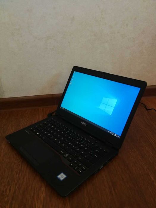 Ноутбук Fujitsu, i5 8365u, ssd 128 gb, озу 8 gb.