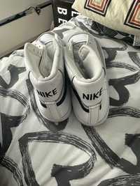 Vendo  estas sapatilhas nike blazer mid unisexo