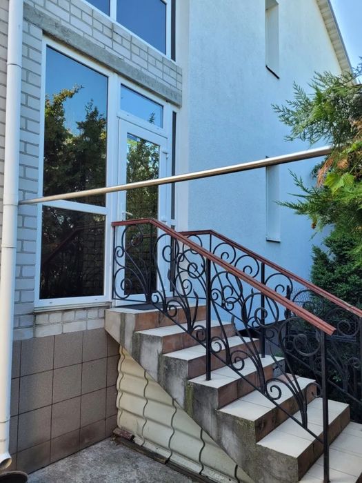 Продам гарний двоповерховий будинок район Н.Олексіївка.