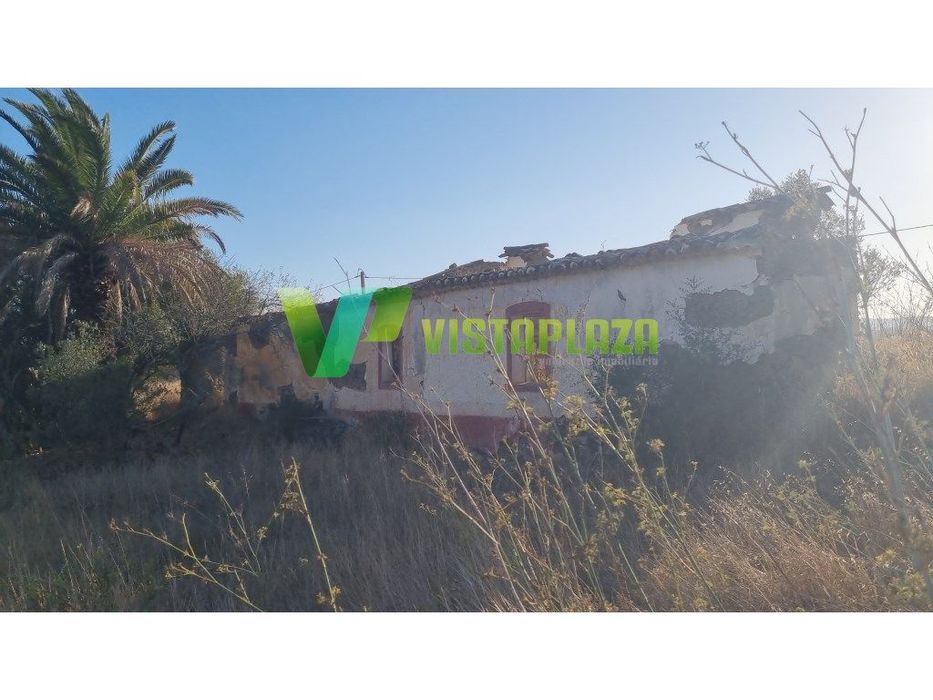 Prédio Misto com Área Urbana para Reconstruir, S. B. Messines