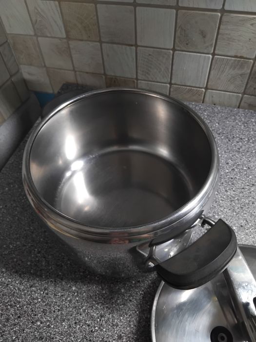 Продам скороварку 4, 5 л Италия