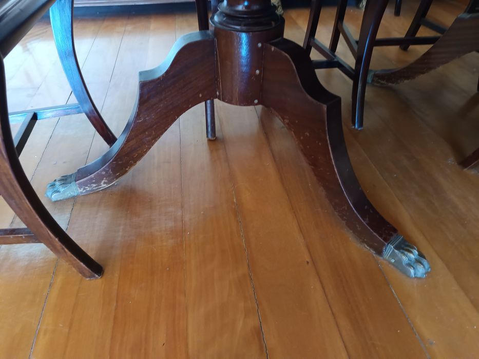 Mesa Sala com 8 cadeiras vintage