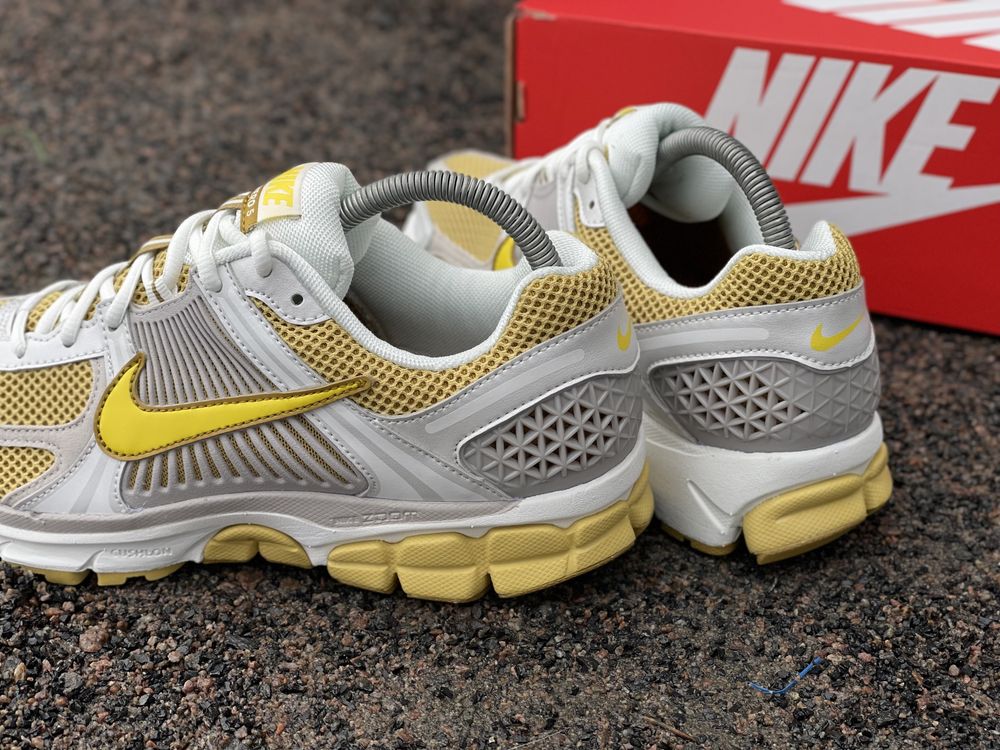 Оригінальні кросівки Nike Zoom Vomero 5 найк кроси оригинал  42,5