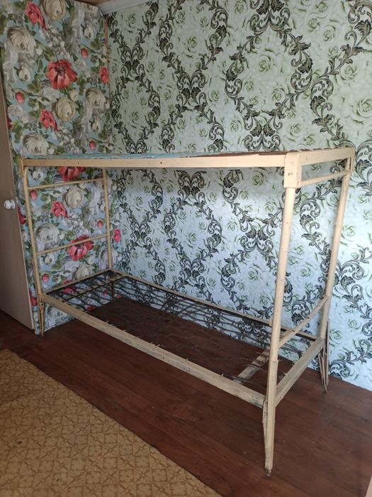 Продам кровать двухъяруснаую армейскую (металлическая)