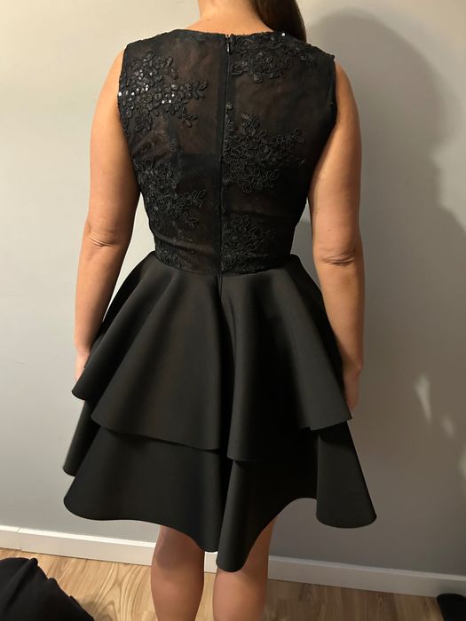 Piękna czarna sukienka