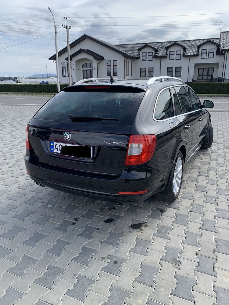 SKODA.     Superb