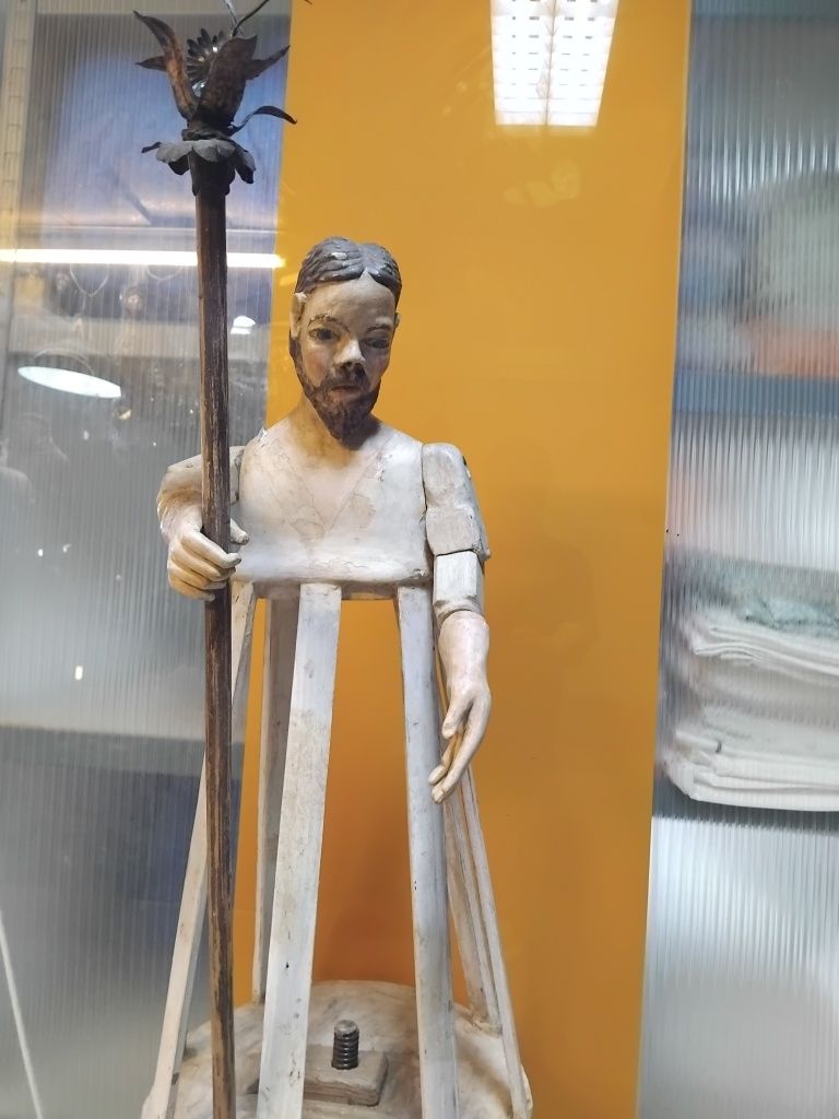 Santo de roca em madeira articulada  séc XIX