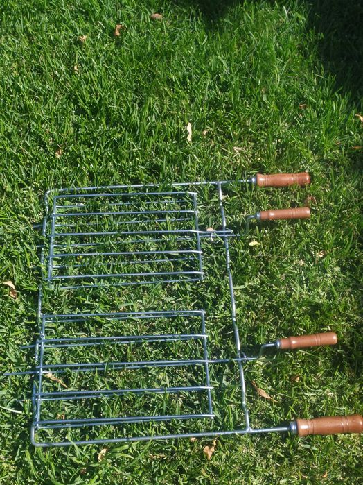 Vários tipos de Grelhas de Inox (grelha argentia ou peixe ou febras]