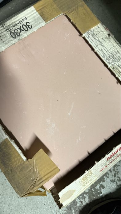 Płytki gresowe różowe 30x30