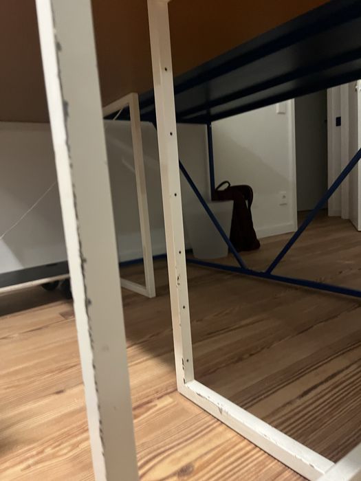 Mesa de escritorio com armario