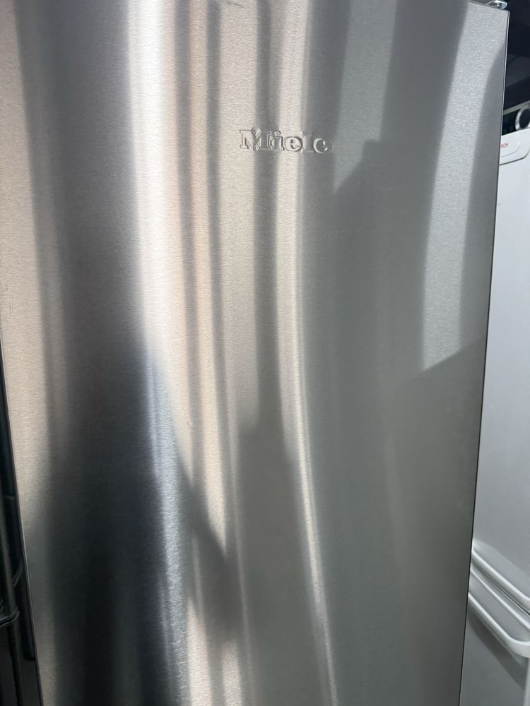 Miele KFN14923SD холодильник сірий 2м noFrost А++