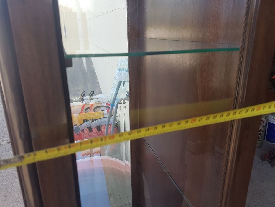Vitrine em madeira