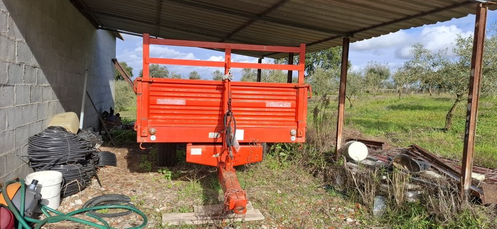 Reboque agrícola tri basculante joper