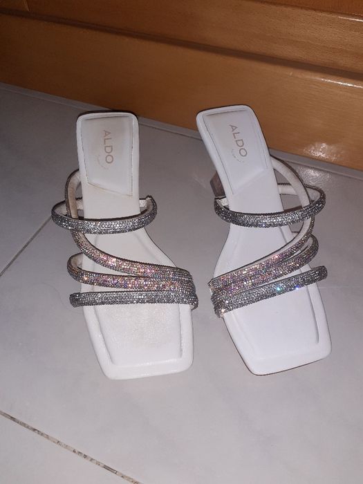 Sandálias prateadas brilhantes ( Aldo) C/ Novas