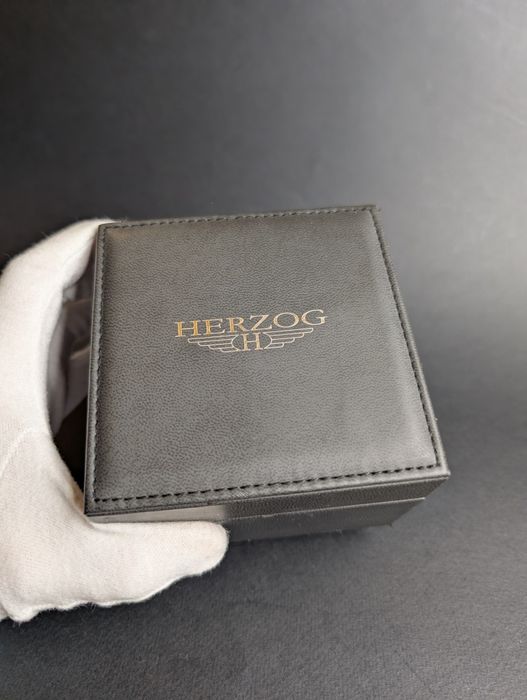 Оригінальна коробка елітного ювелірного бренду Herzog