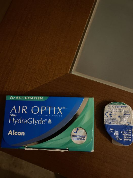 Soczewka Air Optix Hydraglyde toryczna -2,5, cyl. 0,75 os 170
