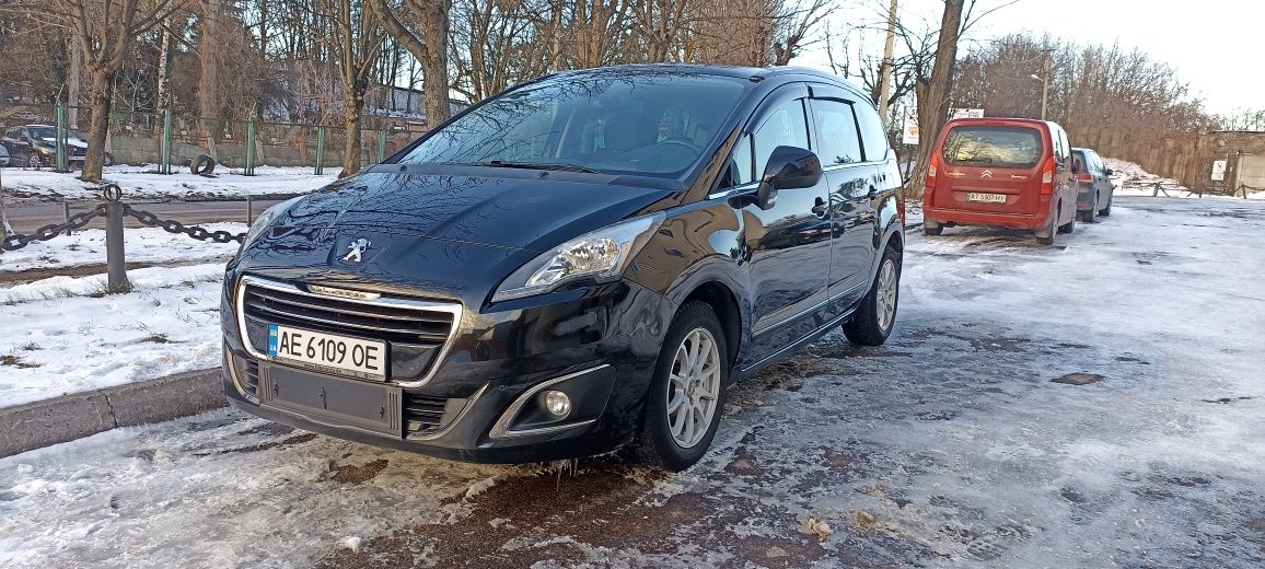 Пежо 5008 Peugeot 5008