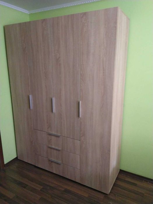 Шафи для одягу в наявності на складі