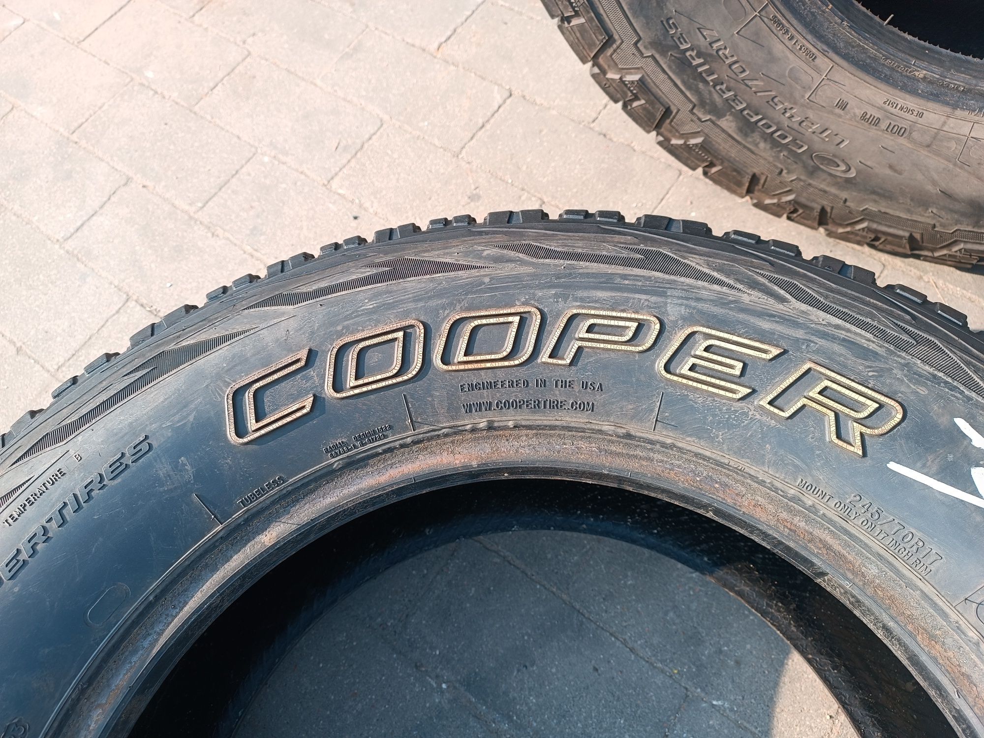 245/70R17 COOPER DISCOVERER AT 3  komplet opon