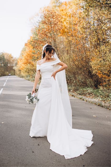 Продам весільну сукню