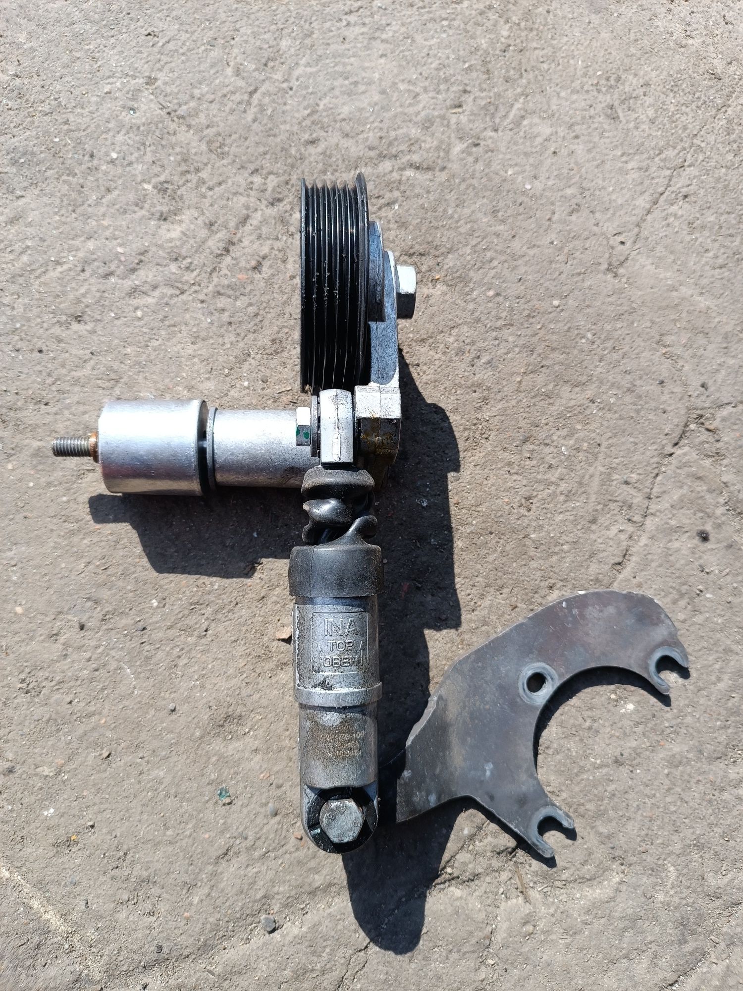 Napinacz paska pk alternatora passat B5 fl A6 C5 awx avf bgw avb Ina