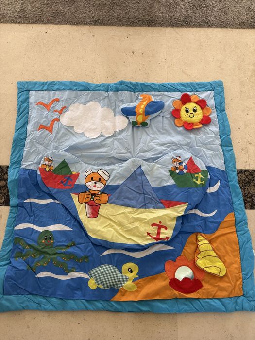 Tapete de atividades para bebés