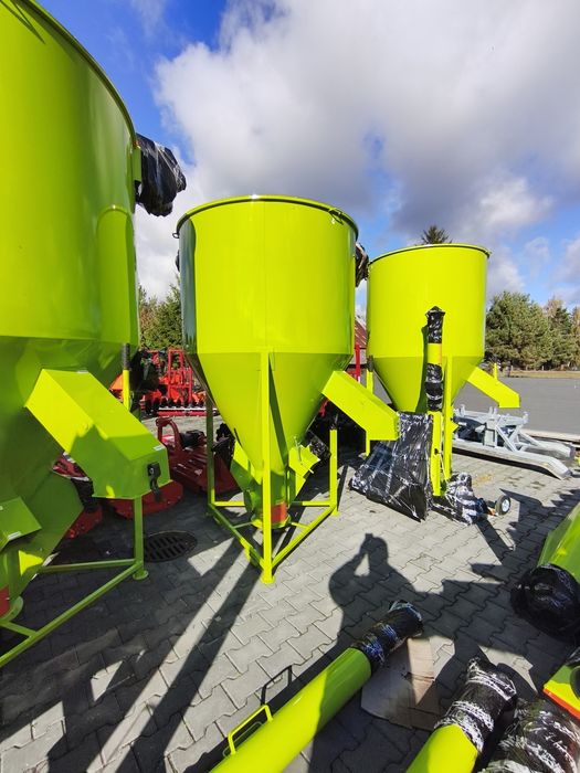 Producent ADRAF mieszalnik pasz 1000kg // UFNAL