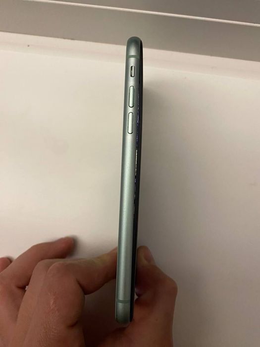 Айфон 11 із вздутою батареєю