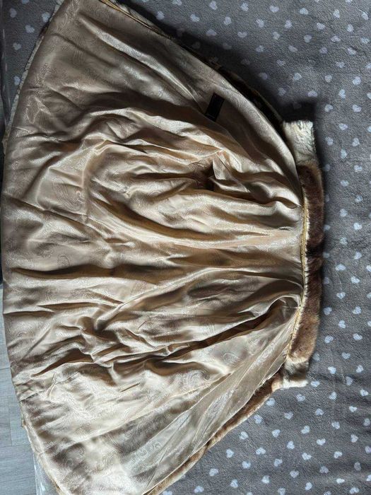 Шуба тілесного кольору