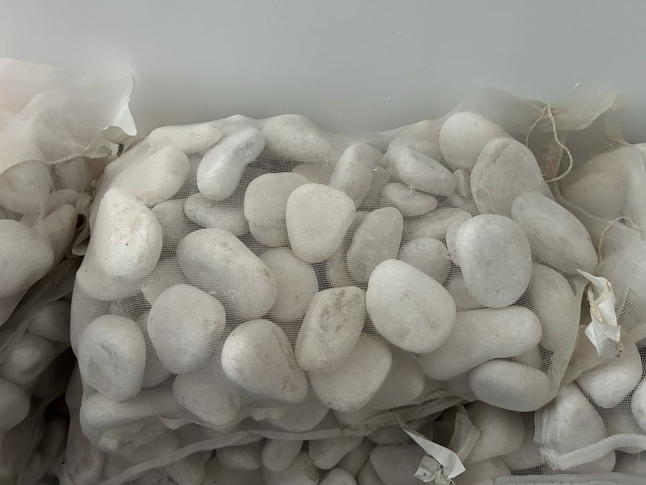 Seixo cor branco marmore medida 4/8