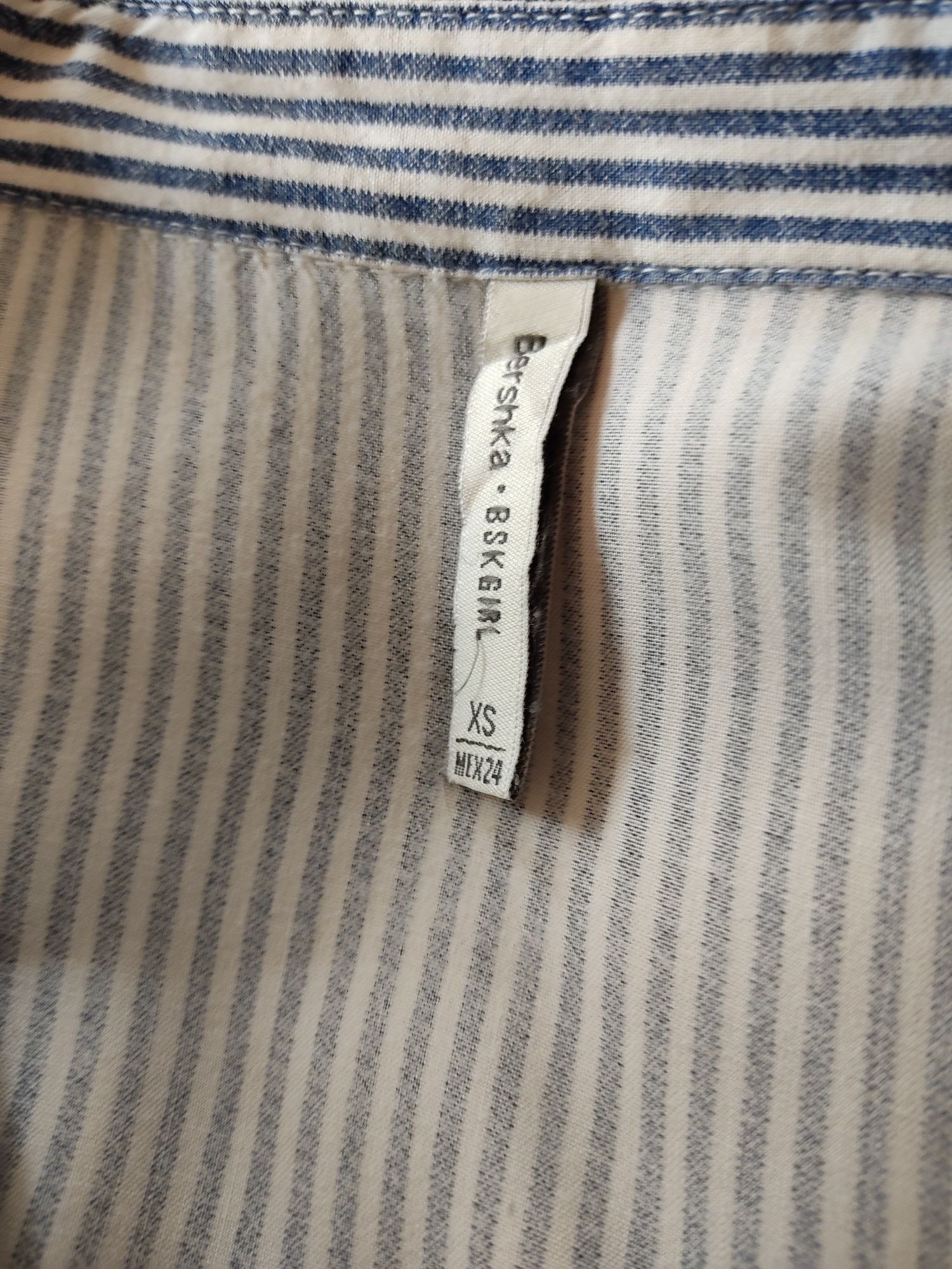 Camisa às riscas Bershka (Tamanho XS)