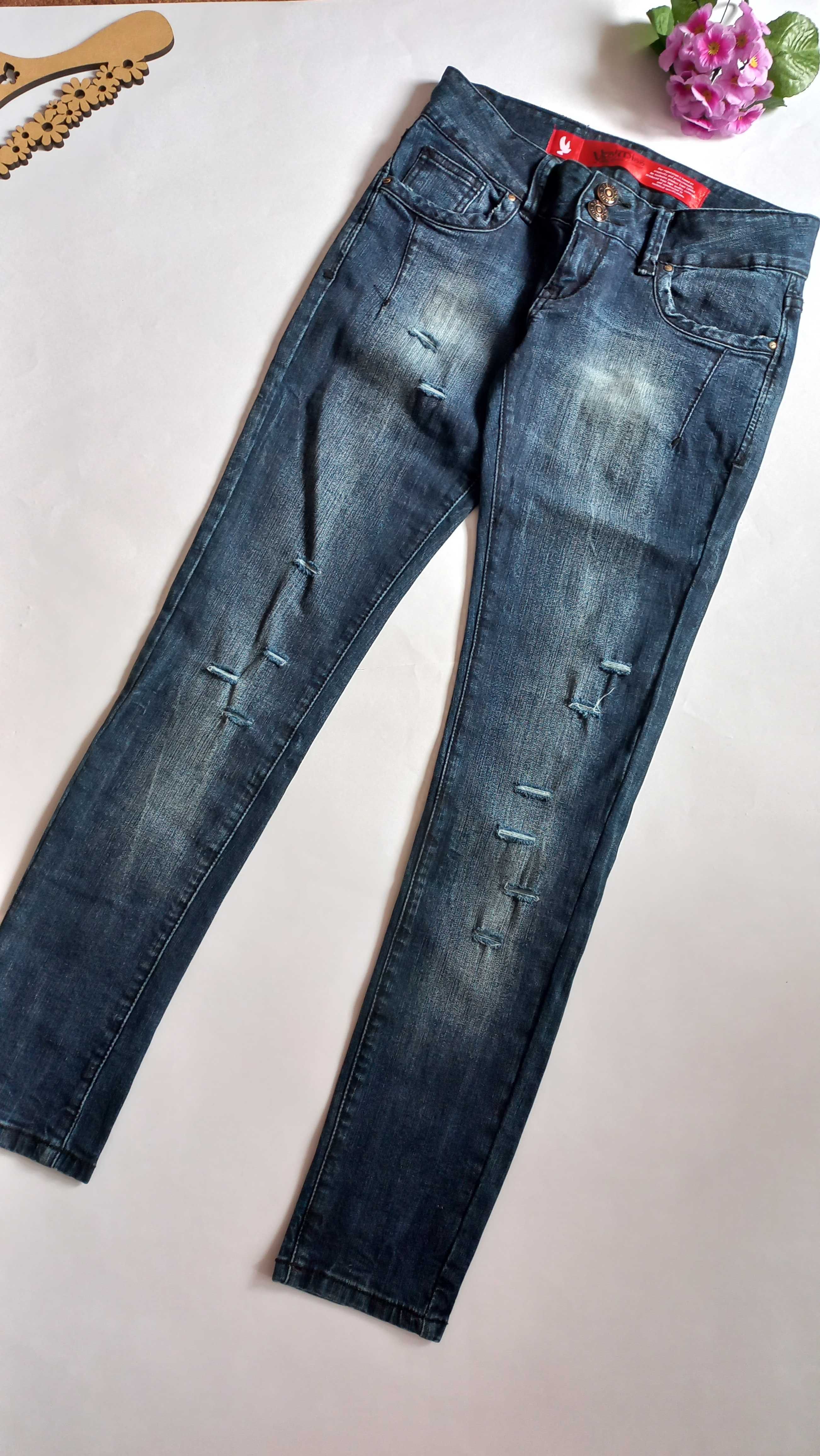 Синие летние  джинсы новые s 27 28 размер  женские рваные