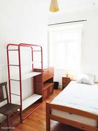 669146 - Quarto com cama de solteiro em apartamento com 4 quartos