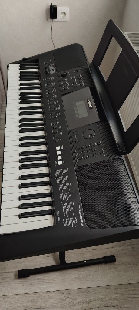 Yamaha psr e453 синтезатор пианино идеальное состояние + стойка полный