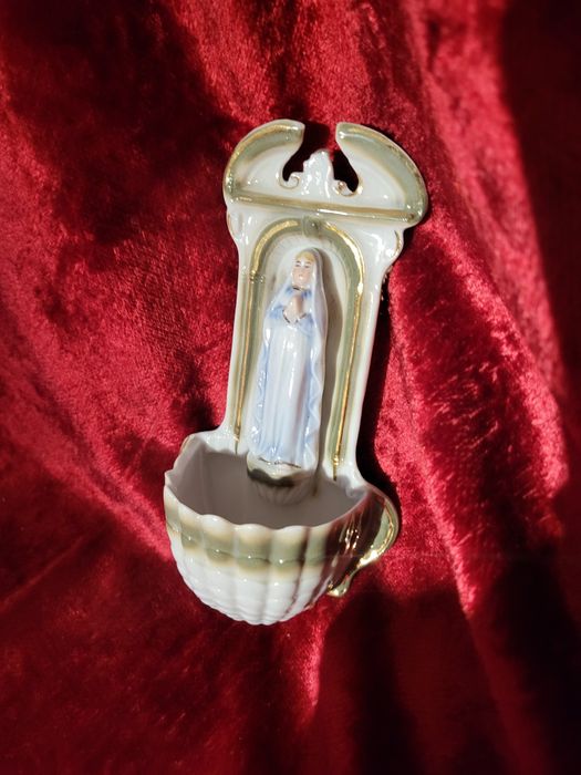 Matka Boża porcelanowa kropielnica Maryja