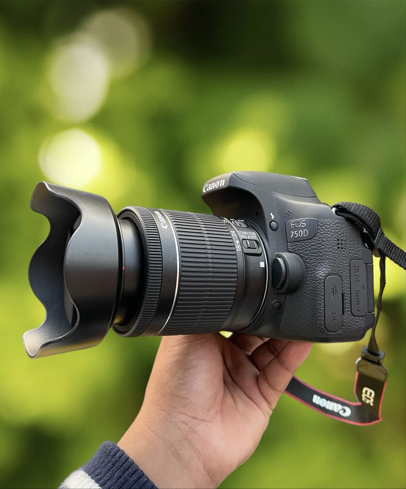 Canon Eos 750D WiFi/ecra tactil com lente 18-55mm e bolsa