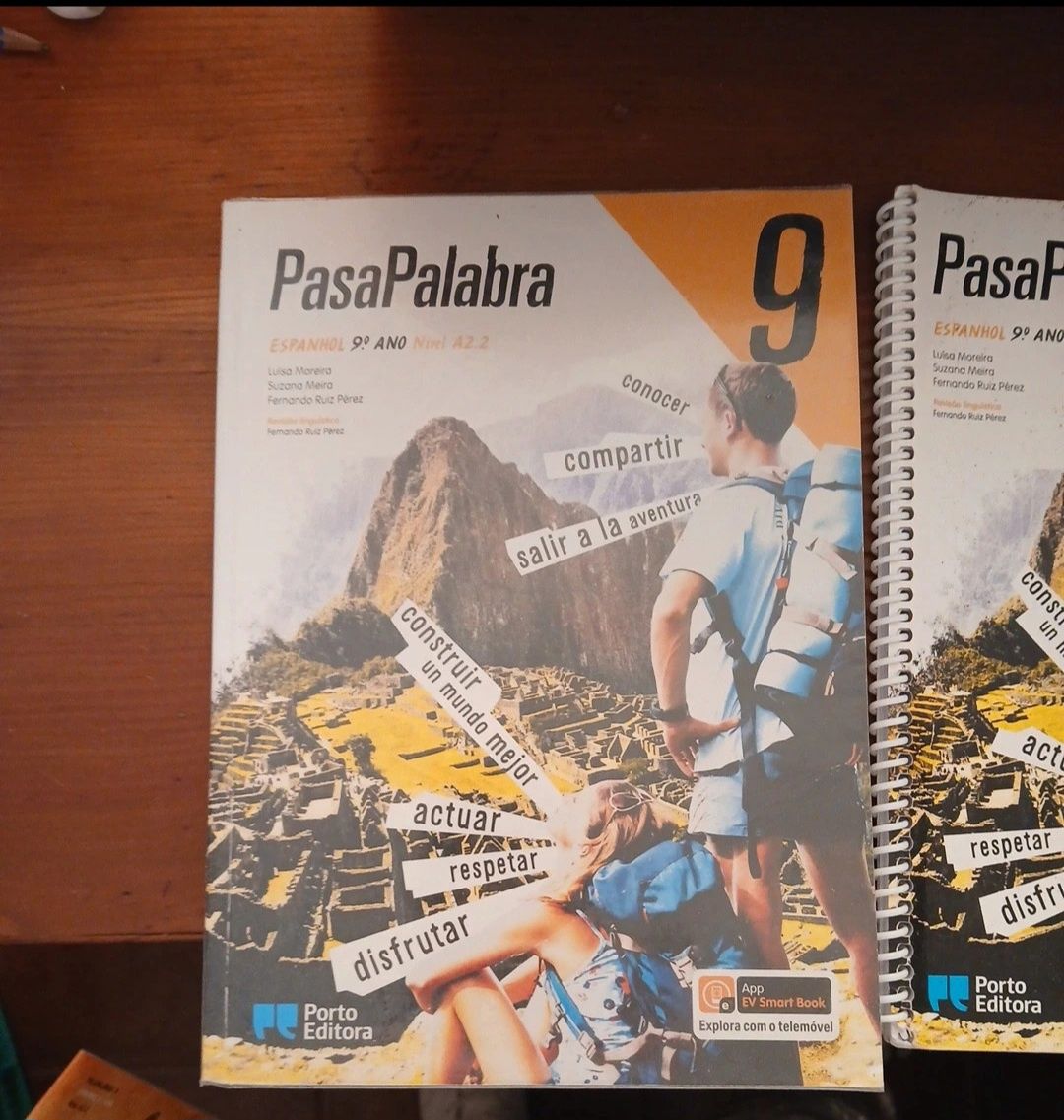 Manual e cadernos de fichas de espanhol  9°ano nível A2.2 "PassaPalabr
