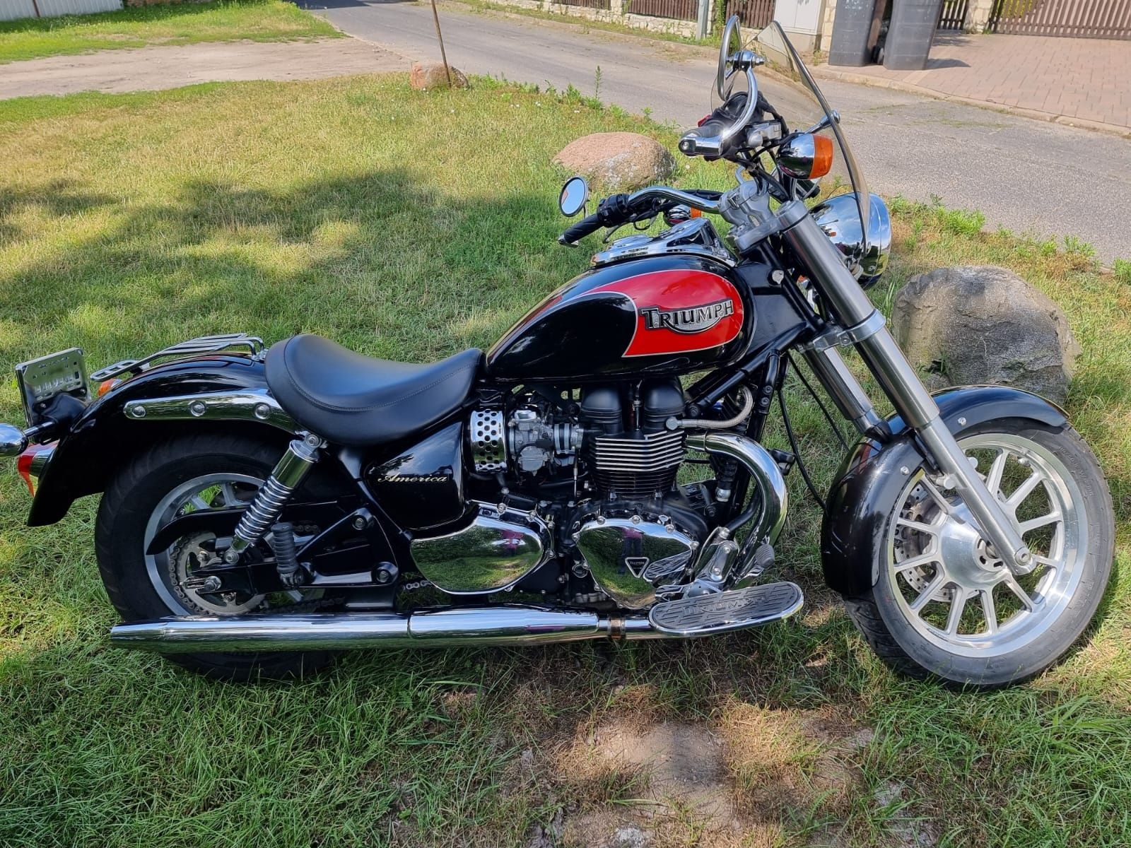 Triumph America 900 z małym przebiegiem