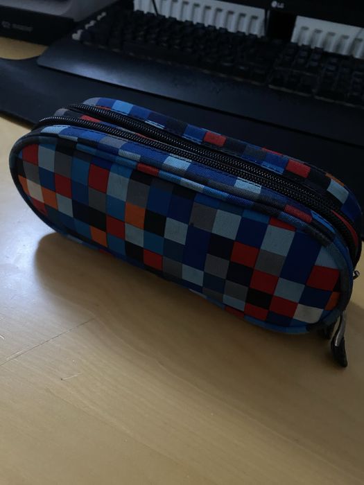 Piórnik plus kredki i pisaki GRATIS. St. Right