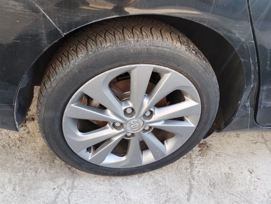 Koła 225/45/17 Toyota Auris II opony wielosezonowe ET50 felgi 5x114,3