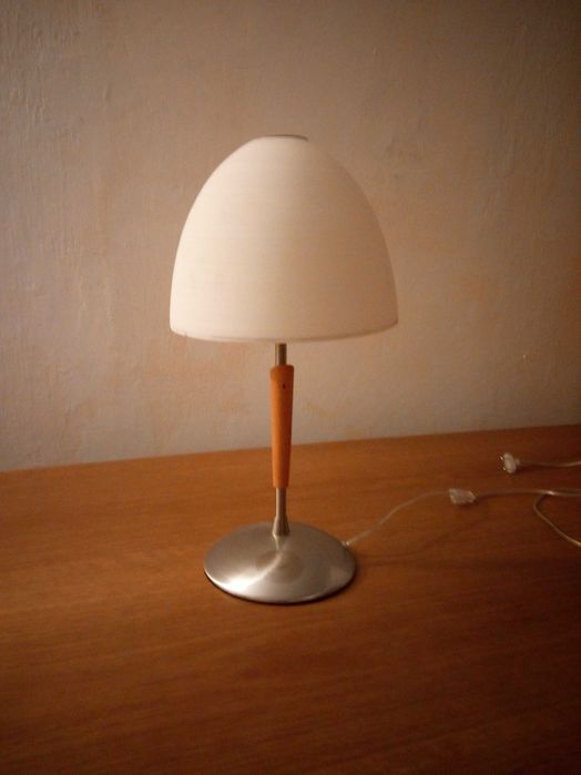 Lampka na biurko ,szafkę .