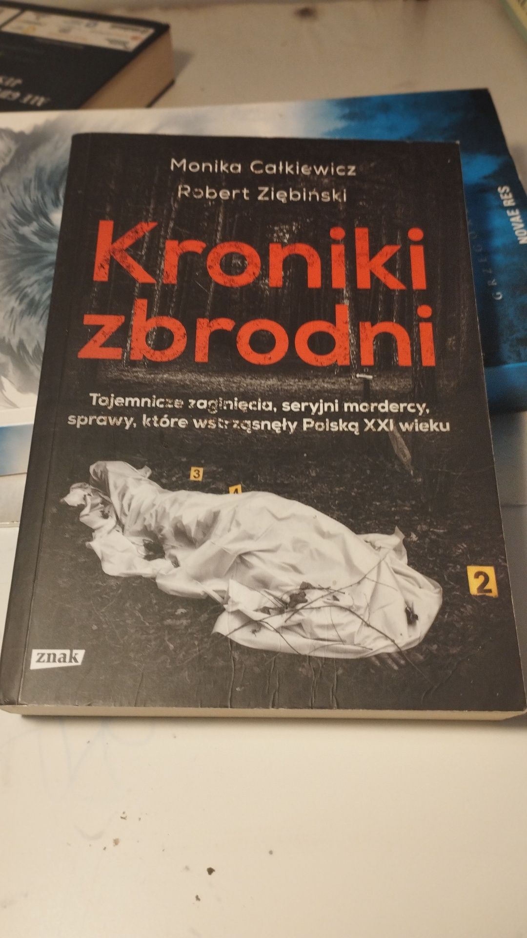 Książki o tematyce wojennej oraz a tematyce kryminalnej