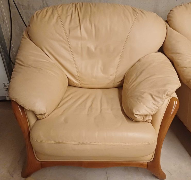 Conjunto de sofás em pele